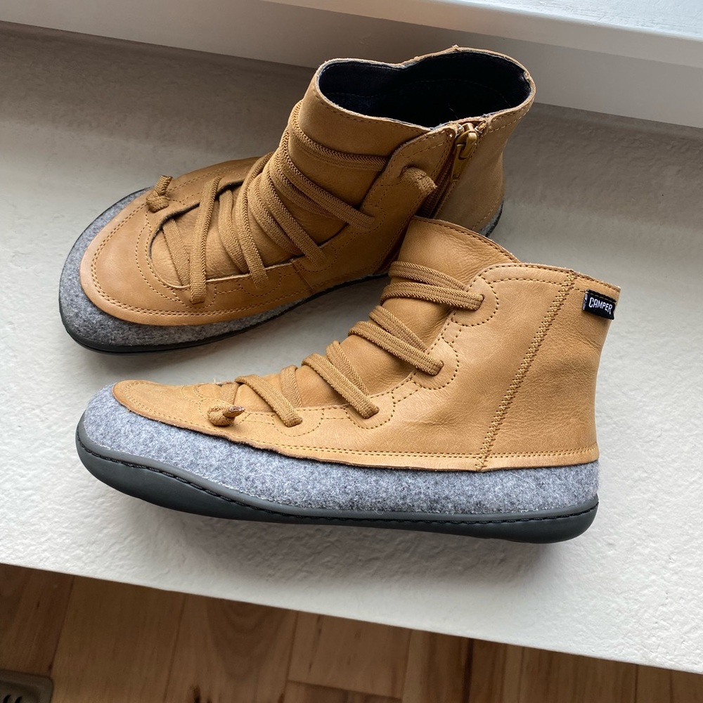 Womens leather and felt Camper ankle boot.